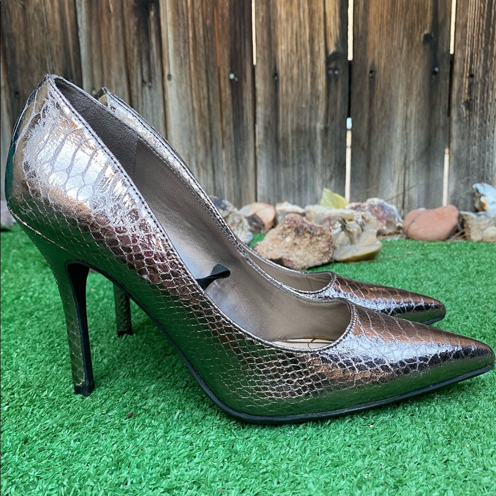 SAM & LIBBY Pumps - Picture 2 of 8